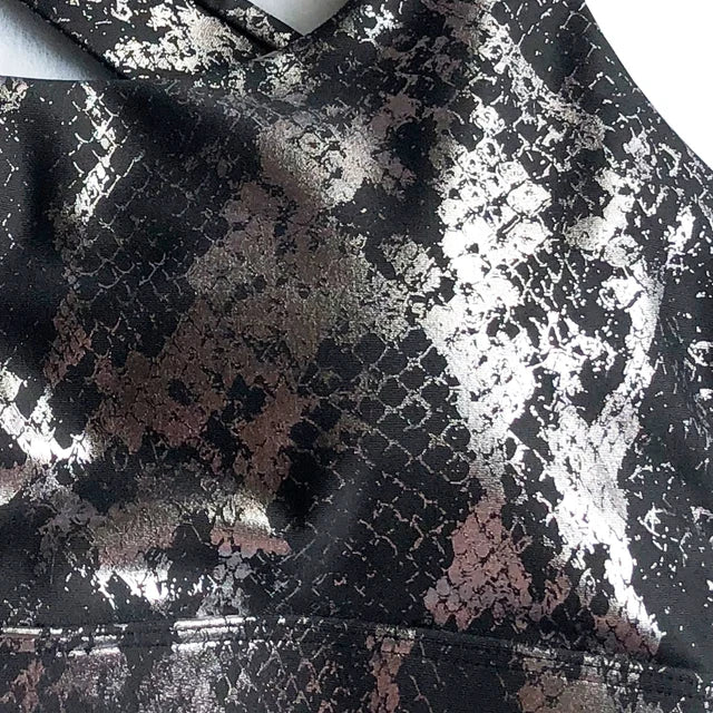 Women‘s Shiny Metallic Snake-Skin Gym Leggings and Sports