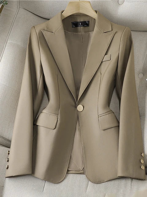 Tailored Power Blazer – Classic Structure, Bold Versatility