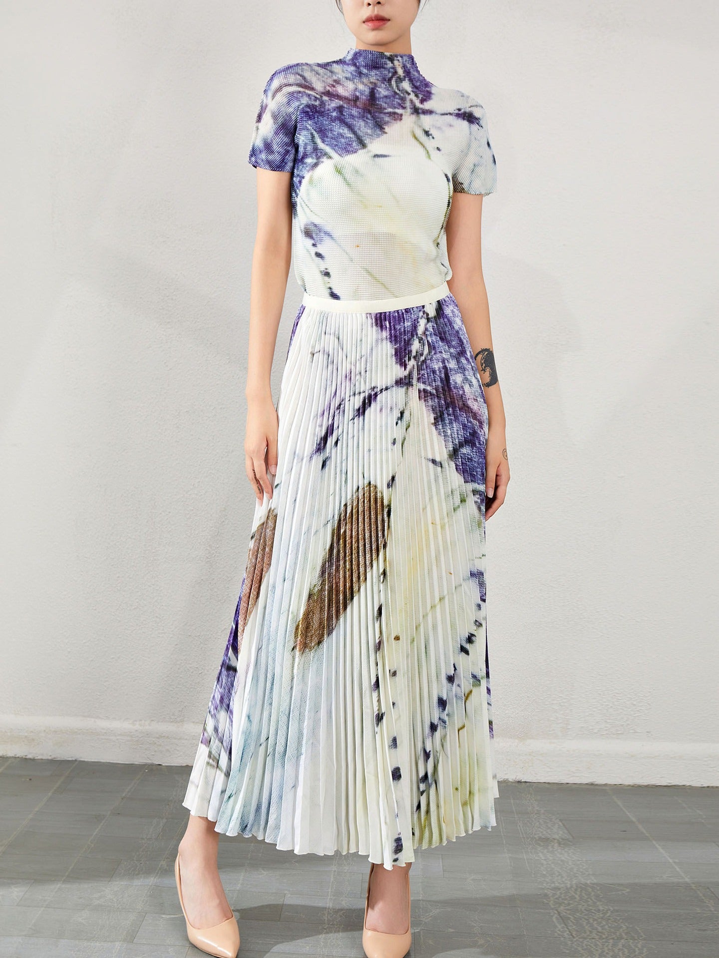 Women's Blouse and High Waist Pleated Slim Fitting Skirt , Chinese Qipao Dress Inspired. Sold As Separates, Skirt in 2 Different comes in 2  Lengths.
