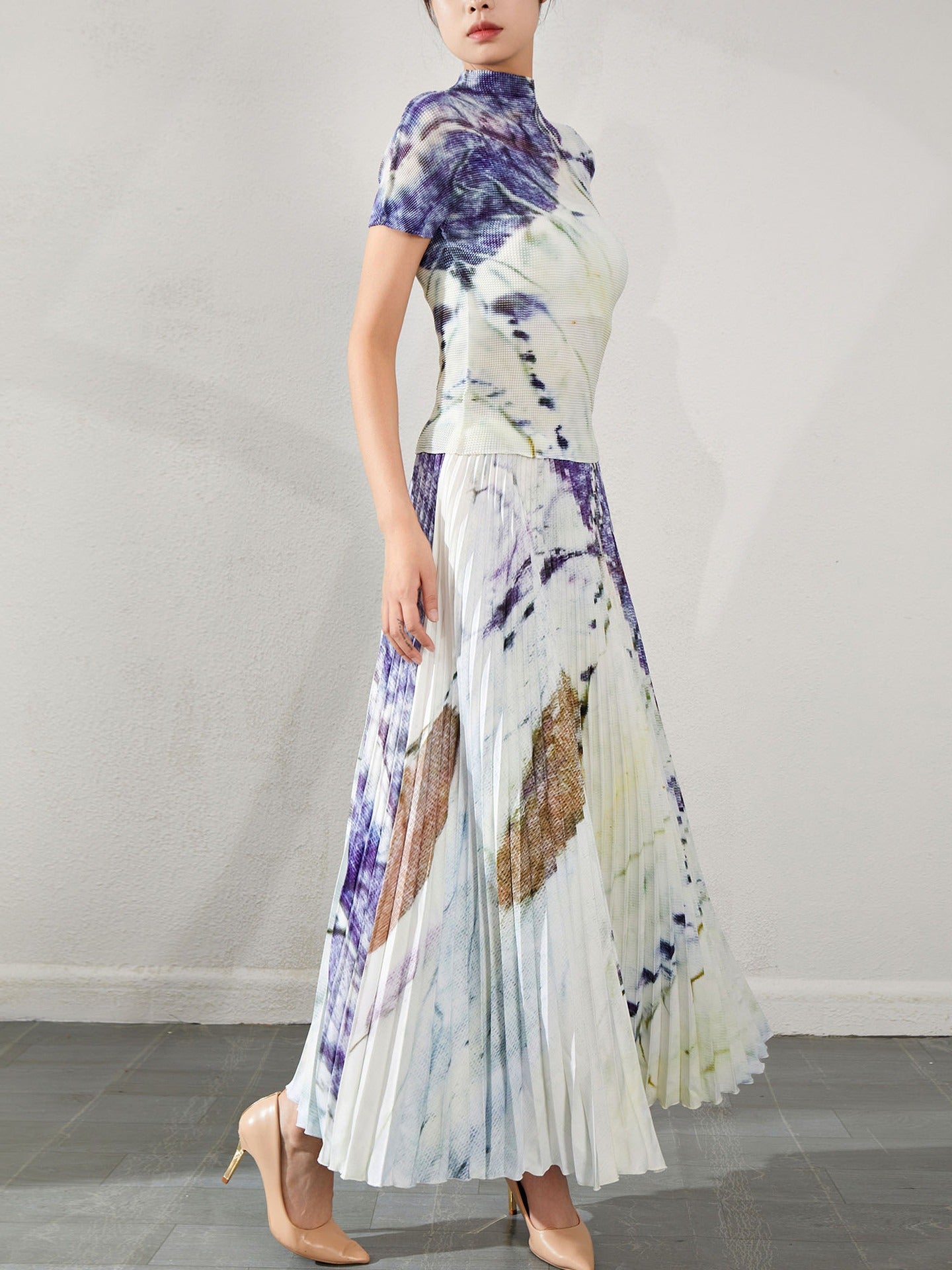 Women's Blouse and High Waist Pleated Slim Fitting Skirt , Chinese Qipao Dress Inspired. Sold As Separates, Skirt in 2 Different comes in 2  Lengths.