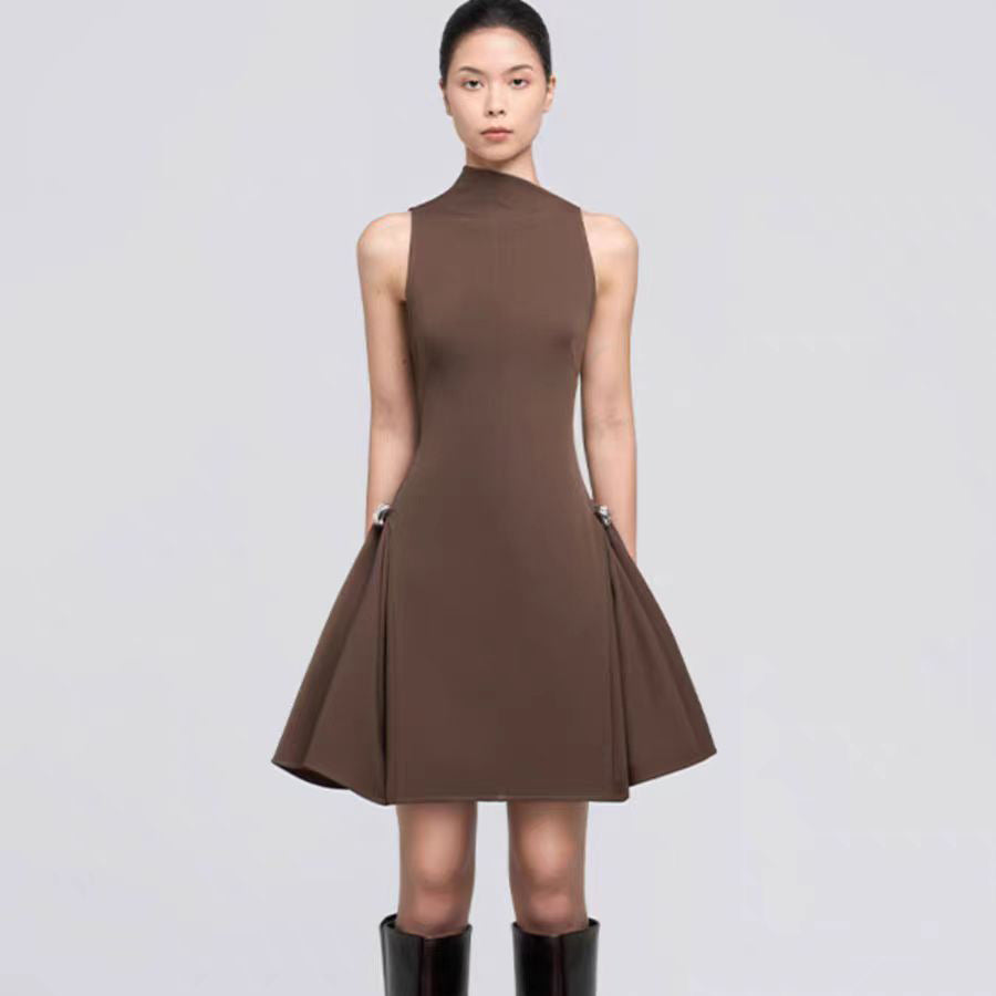 Metal buckle Sleeveless Pleated Dress