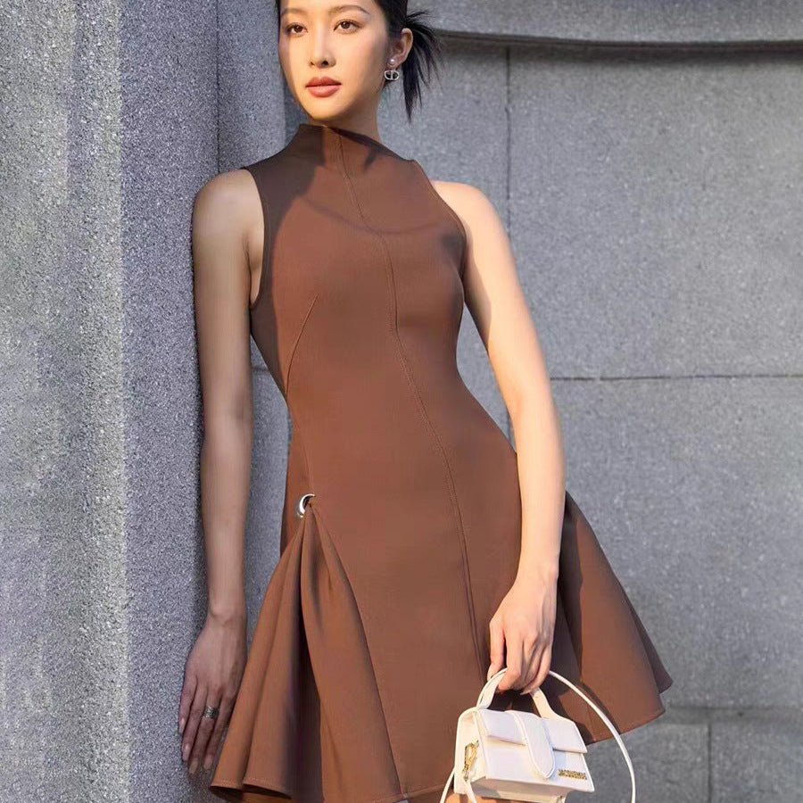 Metal buckle Sleeveless Pleated Dress